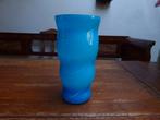 Vintage opaline vaas in blauw met witte lijnen, Antiek en Kunst, Ophalen of Verzenden