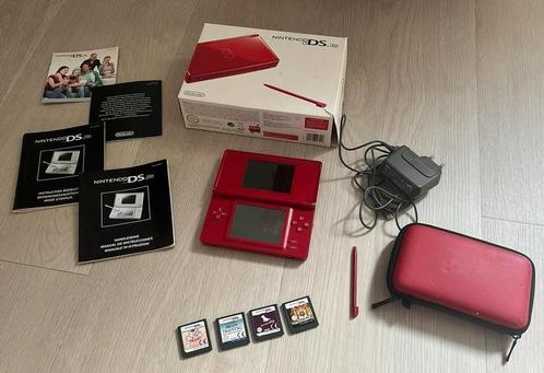 DS Lite NINTENDO met 4 spellen, oplader en opbergtasje, Spelcomputers en Games, Spelcomputers | Nintendo DS, Gebruikt, DS Lite