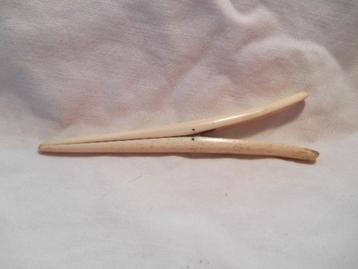 Vintage/ antieke handschoenspanner van been beschikbaar voor biedingen