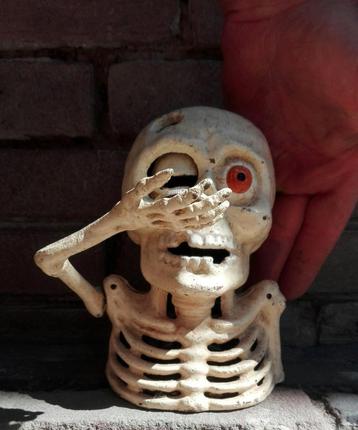 Spaarpot skelet mechanisch mechaniek verzamelen HALLOWEEN  beschikbaar voor biedingen