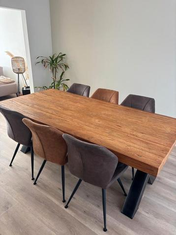 Robuuste eettafel 220x105 beschikbaar voor biedingen