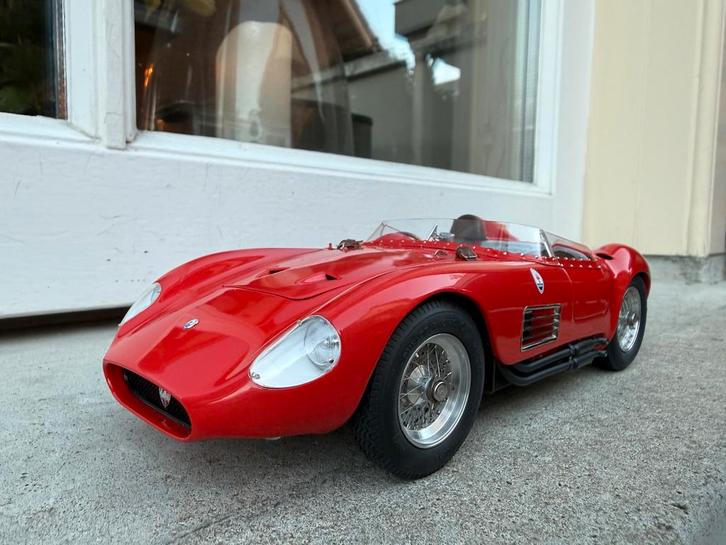 1:18 Maserati 300 S Rennsportwagen rood 1956 CMC M-105, Hobby en Vrije tijd, Modelauto's | 1:18, Zo goed als nieuw, Auto, Overige merken