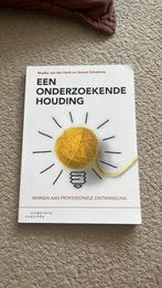 Maaike van den Herik - Een onderzoekende houding, Boeken, Maaike van den Herik; Arnout Schuitema, Ophalen of Verzenden, Zo goed als nieuw