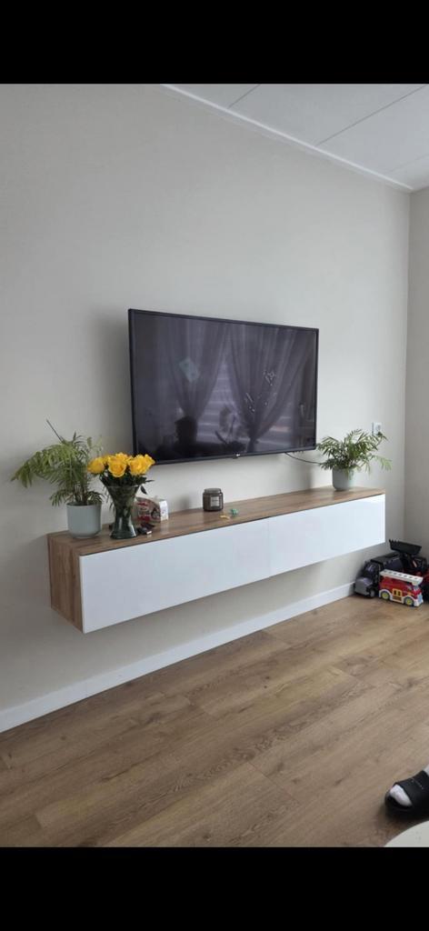 Tv-meubel hout + glanzend wit, Huis en Inrichting, Kasten | Televisiemeubels, Ophalen of Verzenden