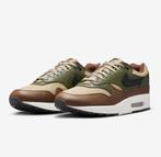 Nike Air MAX 1 ESS PRM Olive maat 43 (Nieuw), Bruin, Sportschoenen, Nieuw, Ophalen of Verzenden