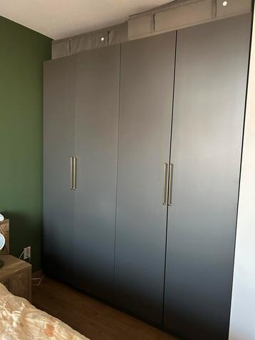 IKEA Pax kast donkergrijs met gouden grepen beschikbaar voor biedingen