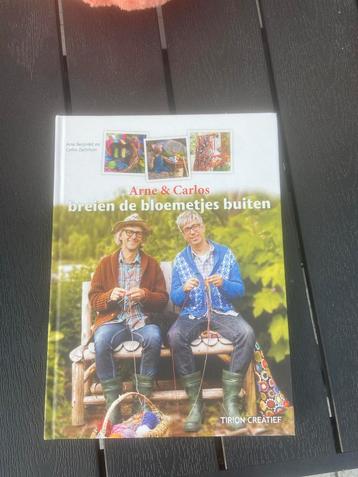 Breien de bloemetjes buiten - Arne & Carlos beschikbaar voor biedingen