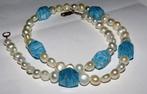 Parel ketting met blauwe glaskralen en zilveren slotje, Gebruikt, Wit, Ophalen of Verzenden, Steen of Mineraal