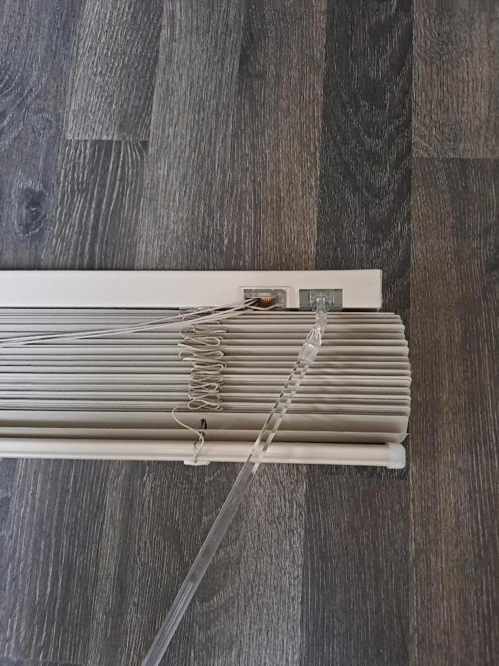 Horizontale lamellen "Luxaflex" 28mm aluminium, Huis en Inrichting, Stoffering | Gordijnen en Lamellen, Zo goed als nieuw, 100 tot 150 cm