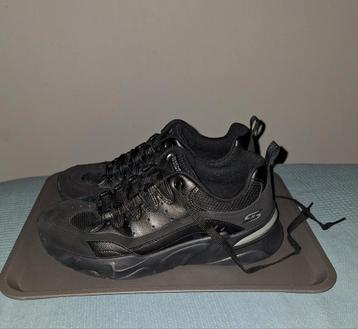 Zwarte SKECHERS sneakers mt 39 z.g.a.n. 2e paar=halve prijs beschikbaar voor biedingen
