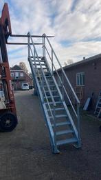 Stalen trap, Doe-het-zelf en Verbouw, Ladders en Trappen, Ophalen, Zo goed als nieuw, 2 tot 4 meter