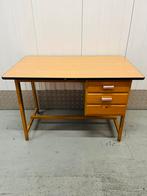 Vintage bureau schoolbureau juffenbureau retro, Ophalen, Gebruikt, Bureau