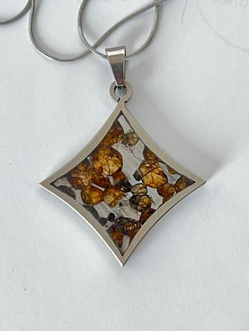 Meteoriet Sericho hanger met zilveren ketting beschikbaar voor biedingen