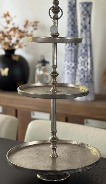 Etagère rond 3 lagen 65 cm. merk BC van  aluminium beschikbaar voor biedingen