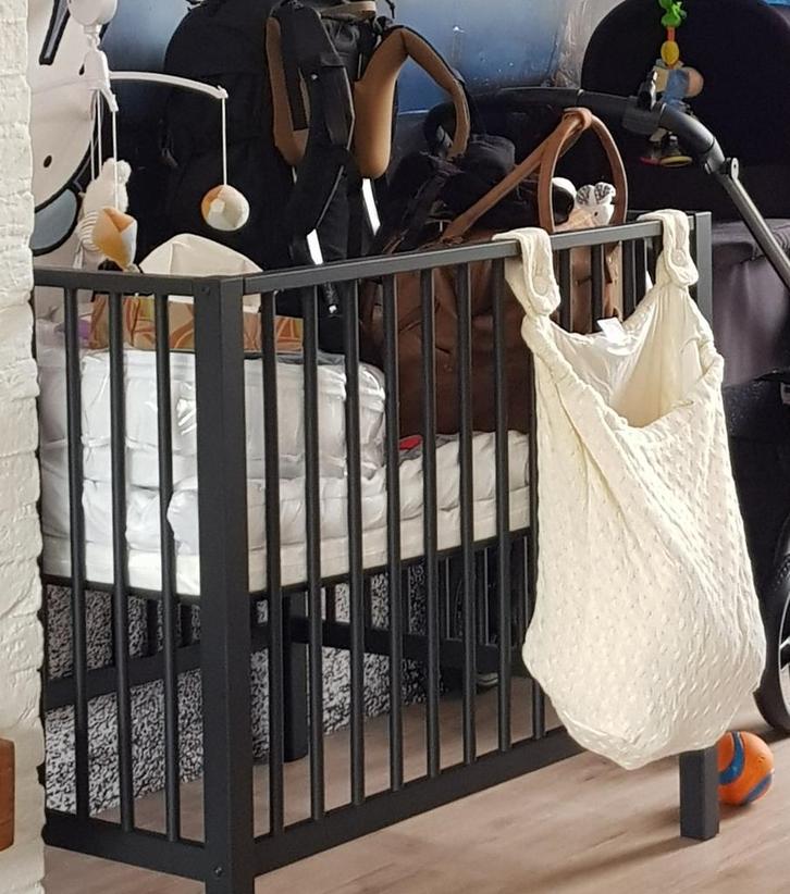 Zwarte box in hoogte verstelbaar, Kinderen en Baby's, Boxen, Zo goed als nieuw, Rechthoekig, In hoogte verstelbaar, Boxkleed, Ophalen