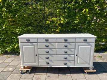 Mooi dressoir / apothekerskast met veel opbergruimte beschikbaar voor biedingen