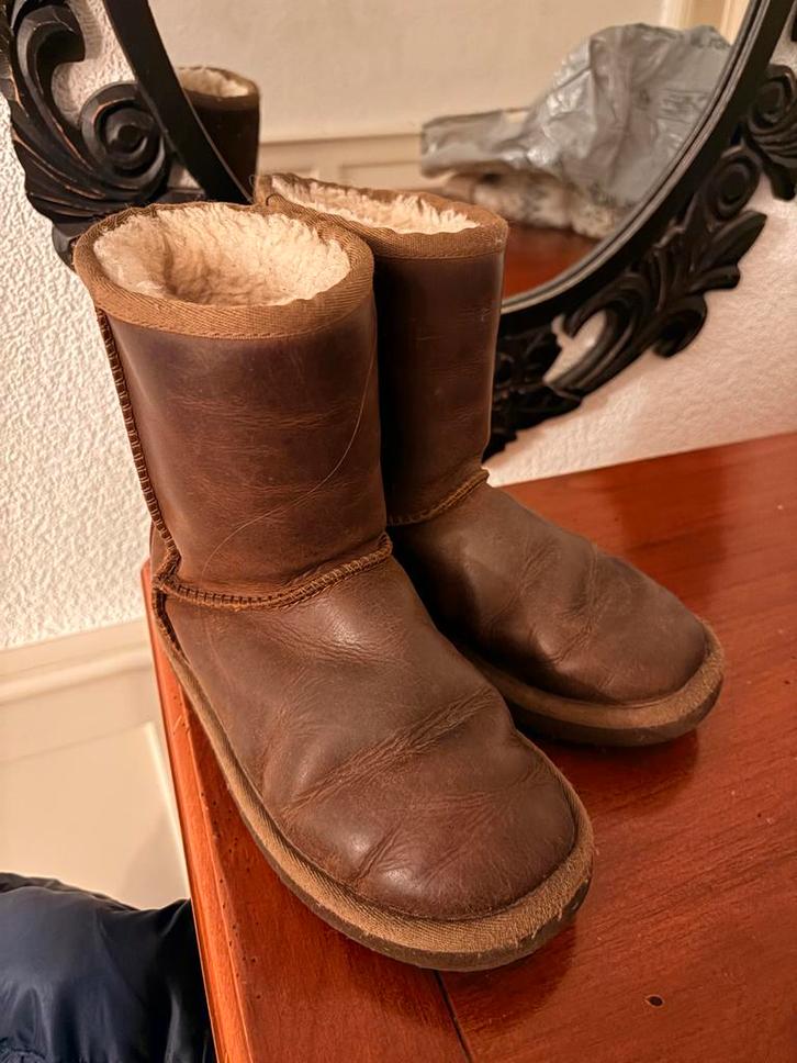 Uggs Winterlaarzen Maat 31 classic short, Kleding | Dames, Schoenen, Gedragen, Lage of Enkellaarzen, Bruin, Ophalen of Verzenden