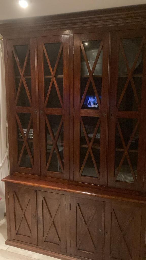 Mooie grote houten servieskast, Huis en Inrichting, Kasten | Buffetkasten, Zo goed als nieuw, 200 cm of meer, 25 tot 50 cm, Glas