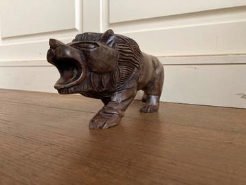 Fraai houten beeld leeuw beschikbaar voor biedingen
