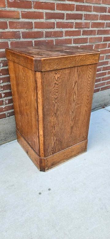 Stijlvolle houten sokkel / zuil – klassiek vintage
 beschikbaar voor biedingen