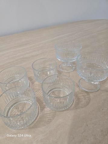 Glazen set: 4 noten glazen & 2 toetjes glazen beschikbaar voor biedingen