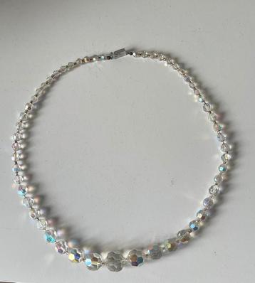 Kristallen vintage ketting met zilveren slot. beschikbaar voor biedingen