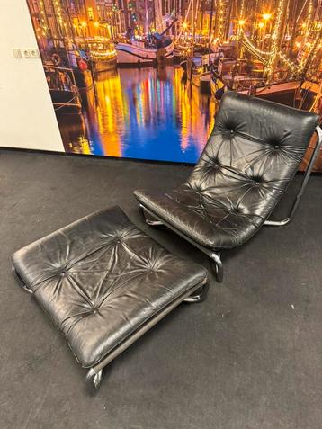 Vintage Lounge Chair + Hocker |  | 60’s / 70’s | Leer beschikbaar voor biedingen