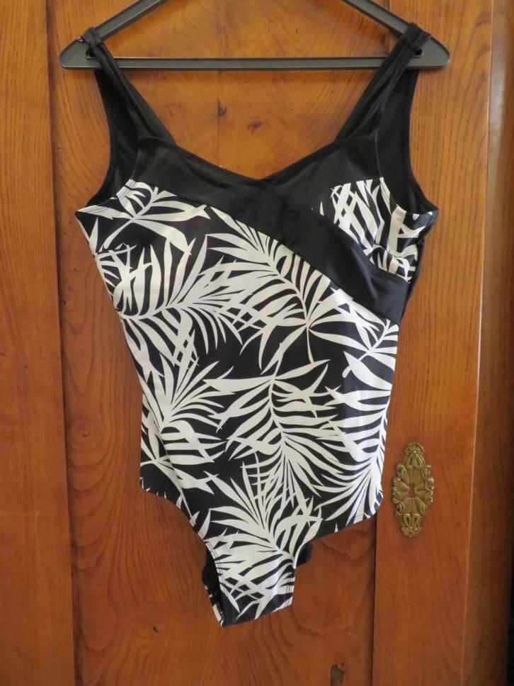 Dames badpak -badpakken Z.G.A.N. maat 42 & 40.&XL, Kleding | Dames, Badmode en Zwemkleding, Zo goed als nieuw, Badpak, Zwart, Ophalen of Verzenden