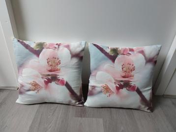 Set van 2 sierkussens 40x40 cm beschikbaar voor biedingen