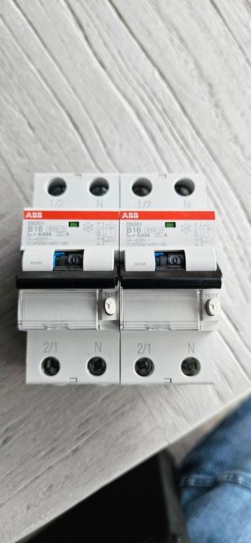 2x ABB aardlekautomaat DS201 B16 30mA beschikbaar voor biedingen