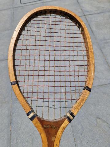 Oud tennisracket beschikbaar voor biedingen