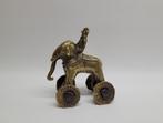 Messing tempel speelgoed Olifant met krijger op wielen, Antiek en Kunst, Antiek | Speelgoed, Ophalen of Verzenden