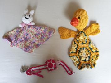 Diverse knuffeldoekjes (2x) + speenkoord, handgemaakt beschikbaar voor biedingen