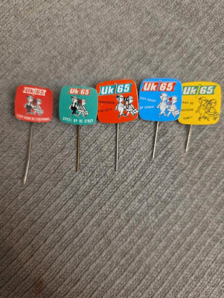 Vintage UK '65 Verkeersveiligheid Pins - Set van 5, Verzamelen, Speldjes, Pins en Buttons, Gebruikt, Speldje of Pin, Overige onderwerpen