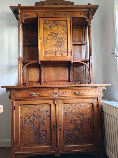 Handgemaakte antieke eiken kast met vogel en bloemen., Antiek en Kunst, Antiek | Meubels | Kasten, Ophalen