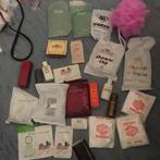 veel spulletjes uit hotels, zeepjes, douche gel oa Indonesië, Antiek en Kunst, Verzenden