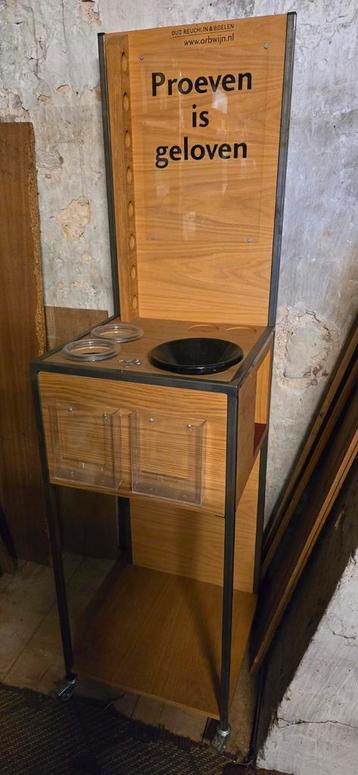 Unieke wijnproefkast - display & opbergmeubel in één beschikbaar voor biedingen