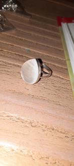 Antieke, zilveren ring van parelmoer, druppelvorm. Mt 16.5, Ophalen of Verzenden, Zilver, Ring, Met edelsteen