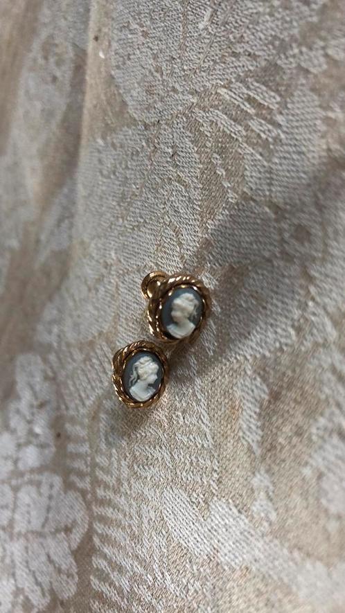 Oorbellen met camee, Sieraden, Tassen en Uiterlijk, Oorbellen, Zo goed als nieuw, Overige materialen, Ophalen of Verzenden