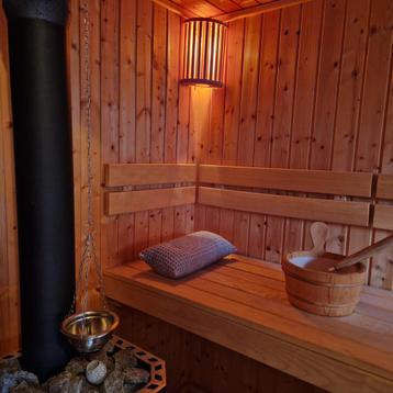 Sauna met houtkachel en infraroodlamp beschikbaar voor biedingen