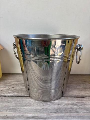 STEVIGE WIJNKOELER beschikbaar voor biedingen