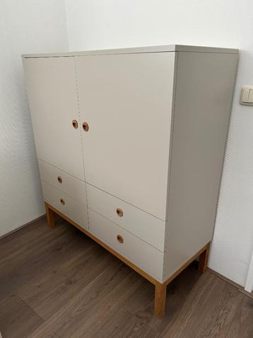 Dressoir / Kast met 2 deuren en 4 lades