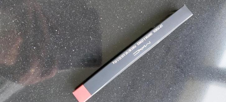 MAC lippencil Whirl, Sieraden, Tassen en Uiterlijk, Uiterlijk | Cosmetica en Make-up, Nieuw, Make-up, Lippen, Ophalen of Verzenden