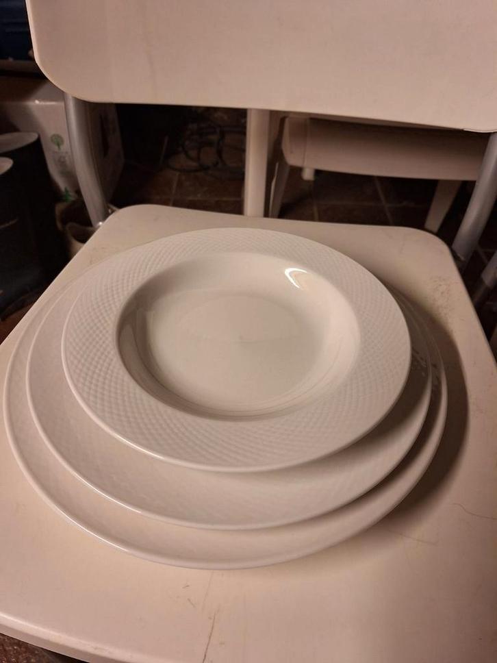 Compleet wit servies - 67 delig, Huis en Inrichting, Keuken | Servies, Ophalen