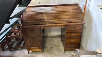 Handige secretaire  beschikbaar voor biedingen