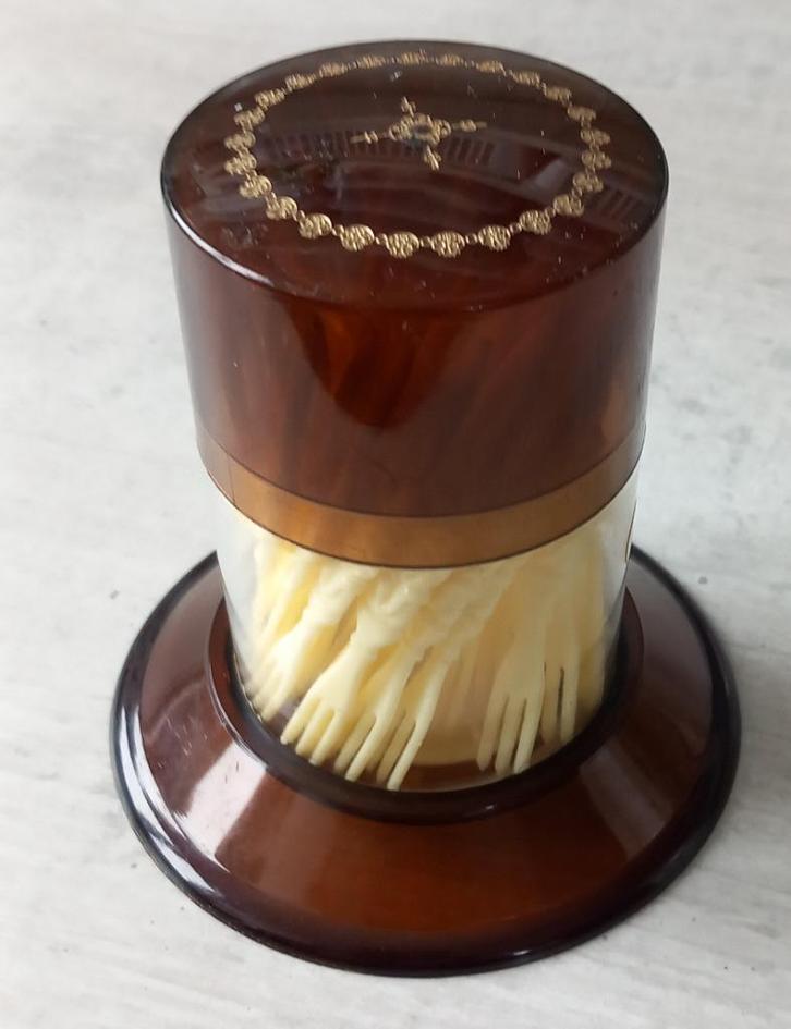 45 party prikkers (kunststof) in opbergdoosje, Verzamelen, Retro, Overige typen, Ophalen of Verzenden