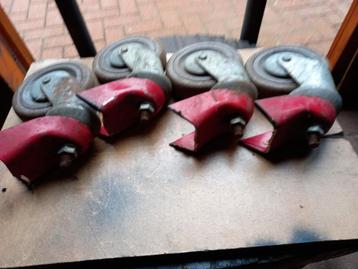 Zwenkwielen 4 stuks beschikbaar voor biedingen