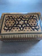 Brocante jaren ‘60 ingelegd parelmoer kistje Egyptisch, Minder dan 50 cm, Ophalen of Verzenden, Zo goed als nieuw