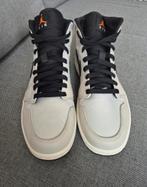 Nike Air Jordan 1 Light Bone - Nieuw!, Kleding | Heren, Schoenen, Wit, Nieuw, Ophalen of Verzenden, Sneakers of Gympen