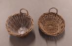 2 stuks rieten manden en 2 stuks witte potten., Tuin en Terras, Bloembakken en Plantenbakken, Minder dan 30 cm, Minder dan 60 cm